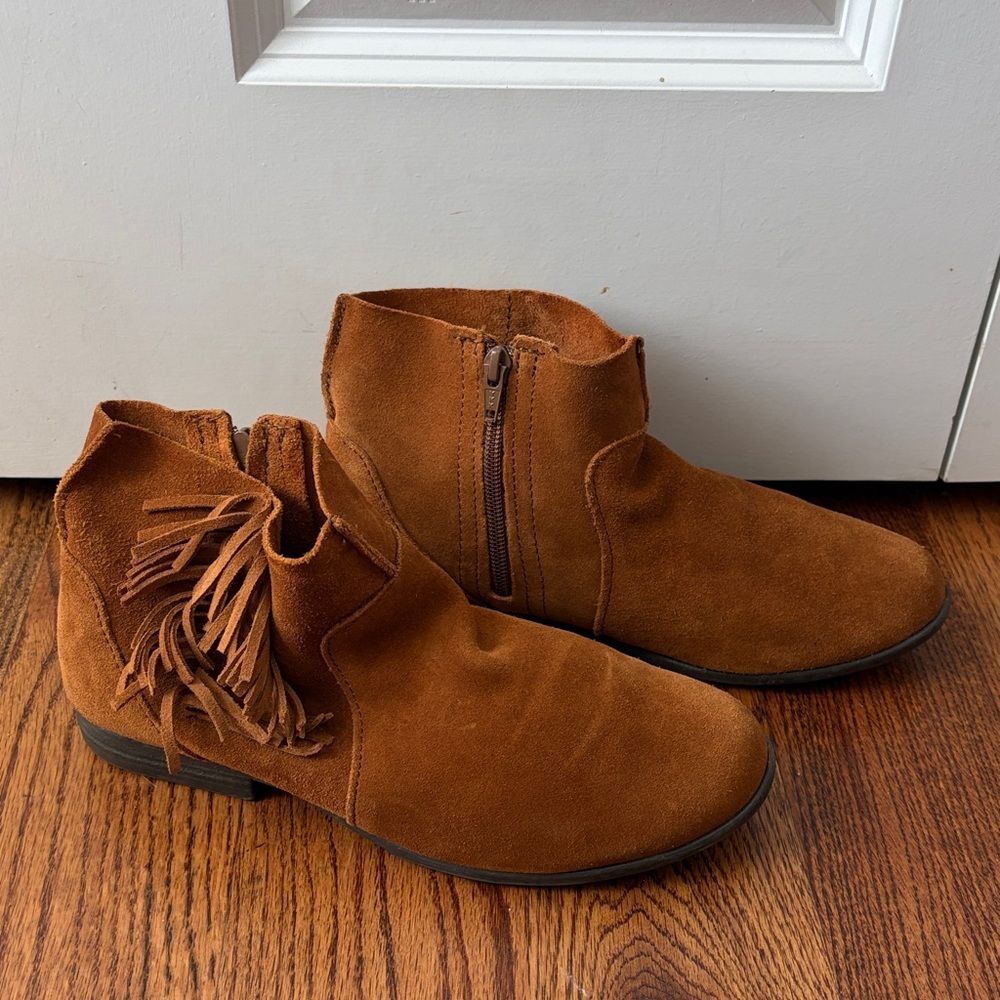 Minnetonka Fringe Boots Size 8.5 Tan Brown Suede Moccasins Ankle Booties Western